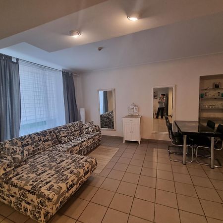 Camellia Studio Apartment & Parking Riga Esterno foto