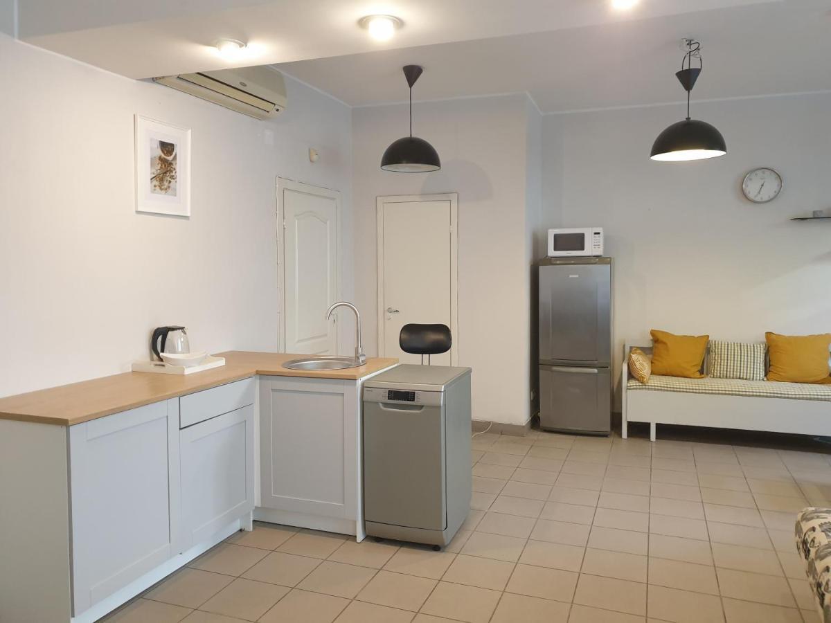 Camellia Studio Apartment & Parking Riga Esterno foto
