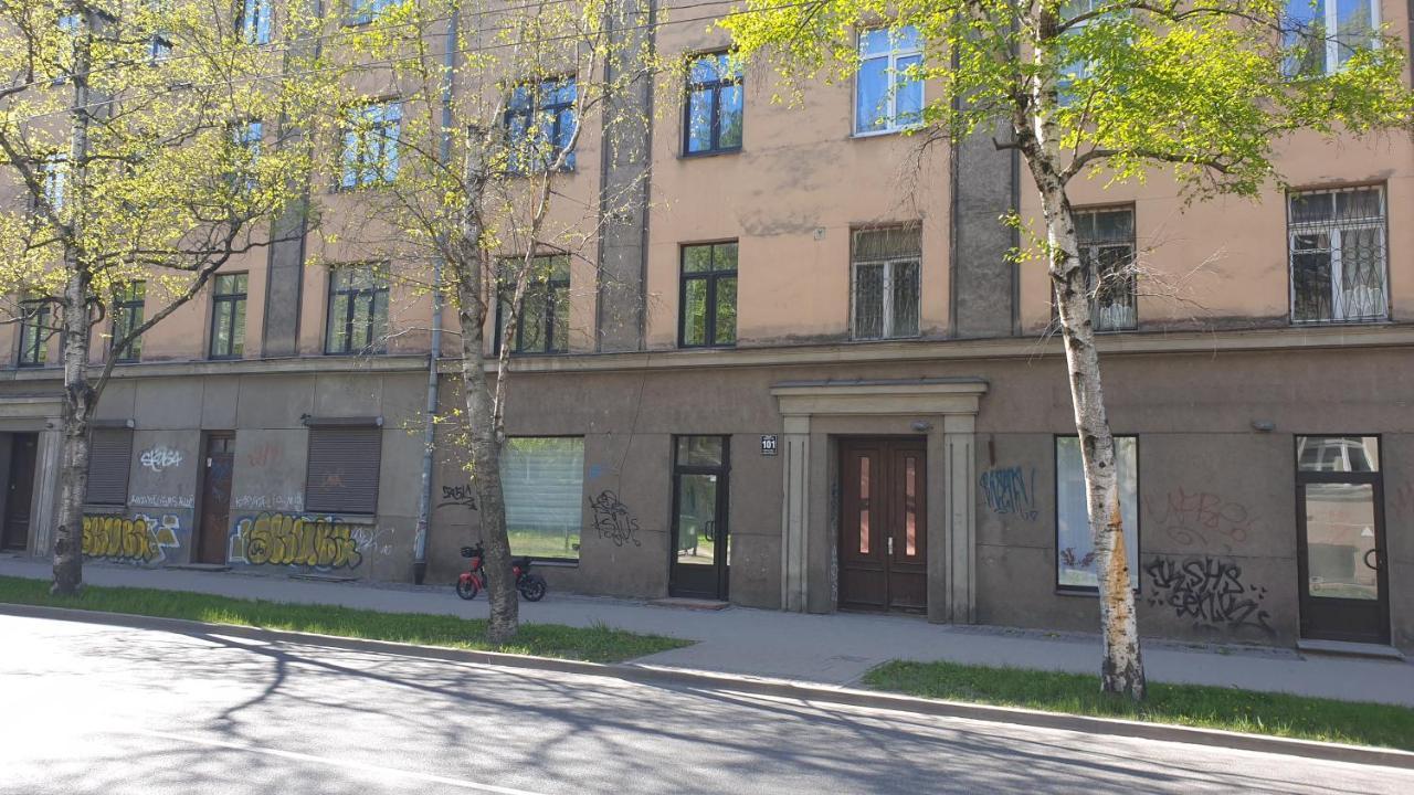 Camellia Studio Apartment & Parking Riga Esterno foto
