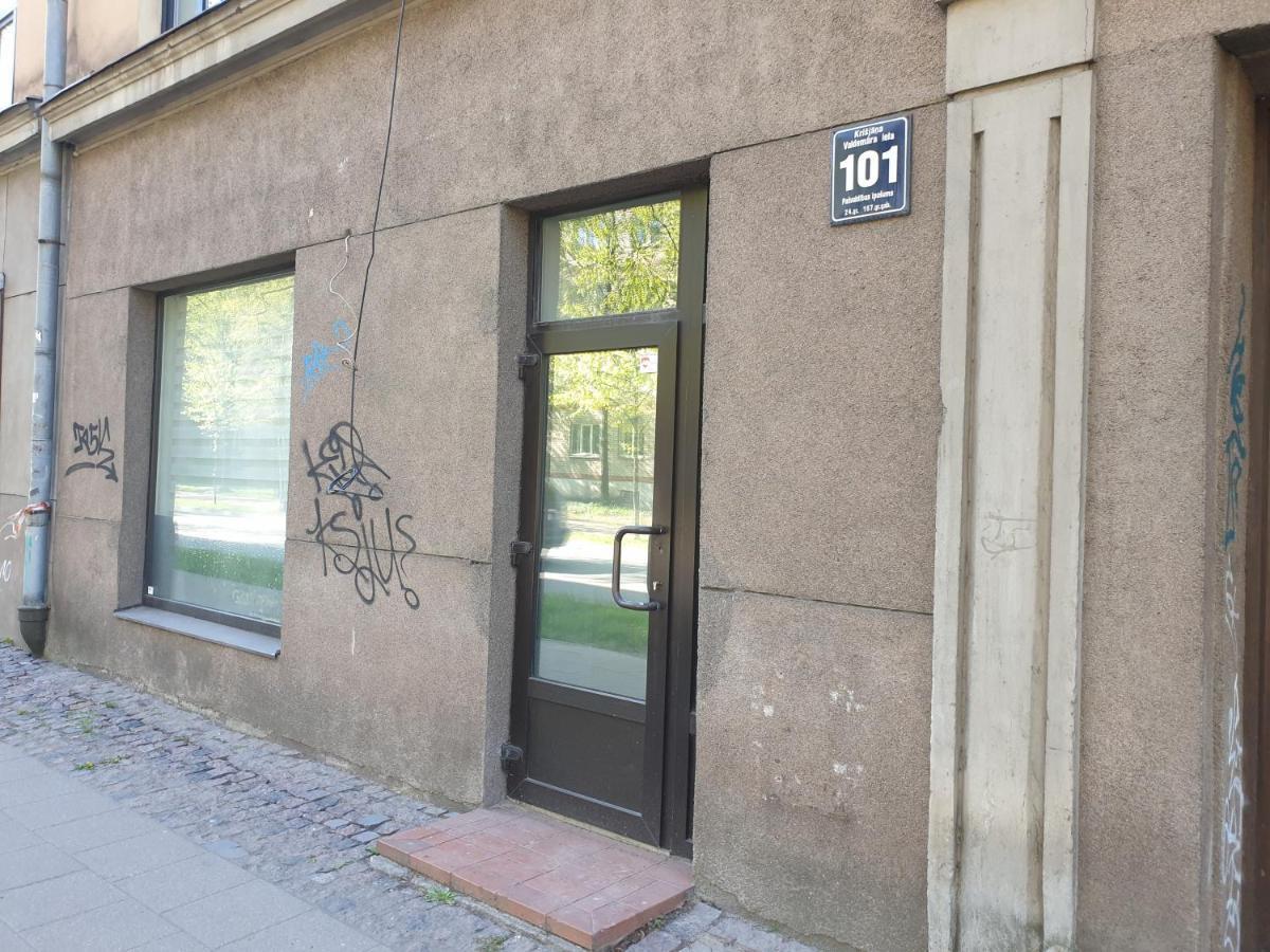 Camellia Studio Apartment & Parking Riga Esterno foto