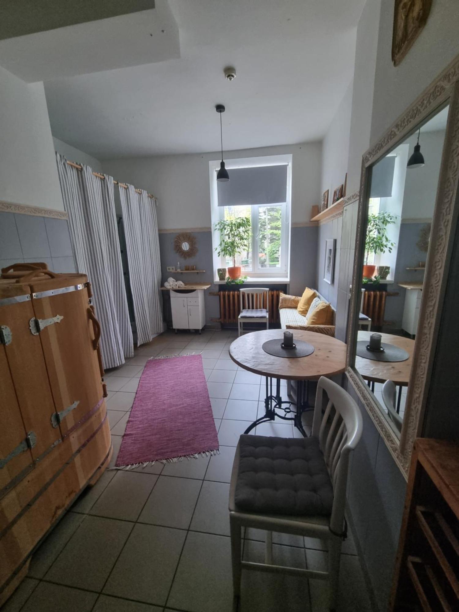 Camellia Studio Apartment & Parking Riga Esterno foto